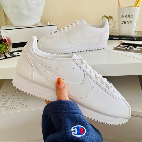 NWT Nike Cortez triple white - Picture 2 of 9
